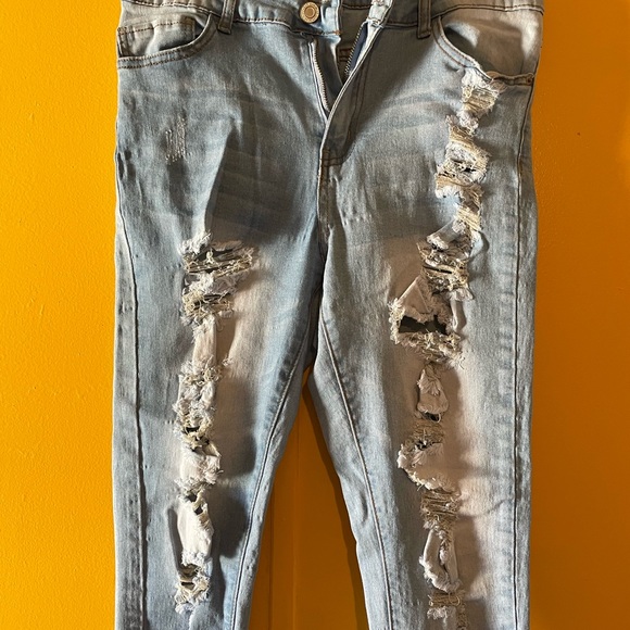 Size 11/12 - Picture 1 of 2